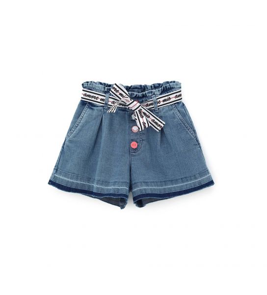 SHORT DENIM WITH POCKETS AND PENCES IN FRONT