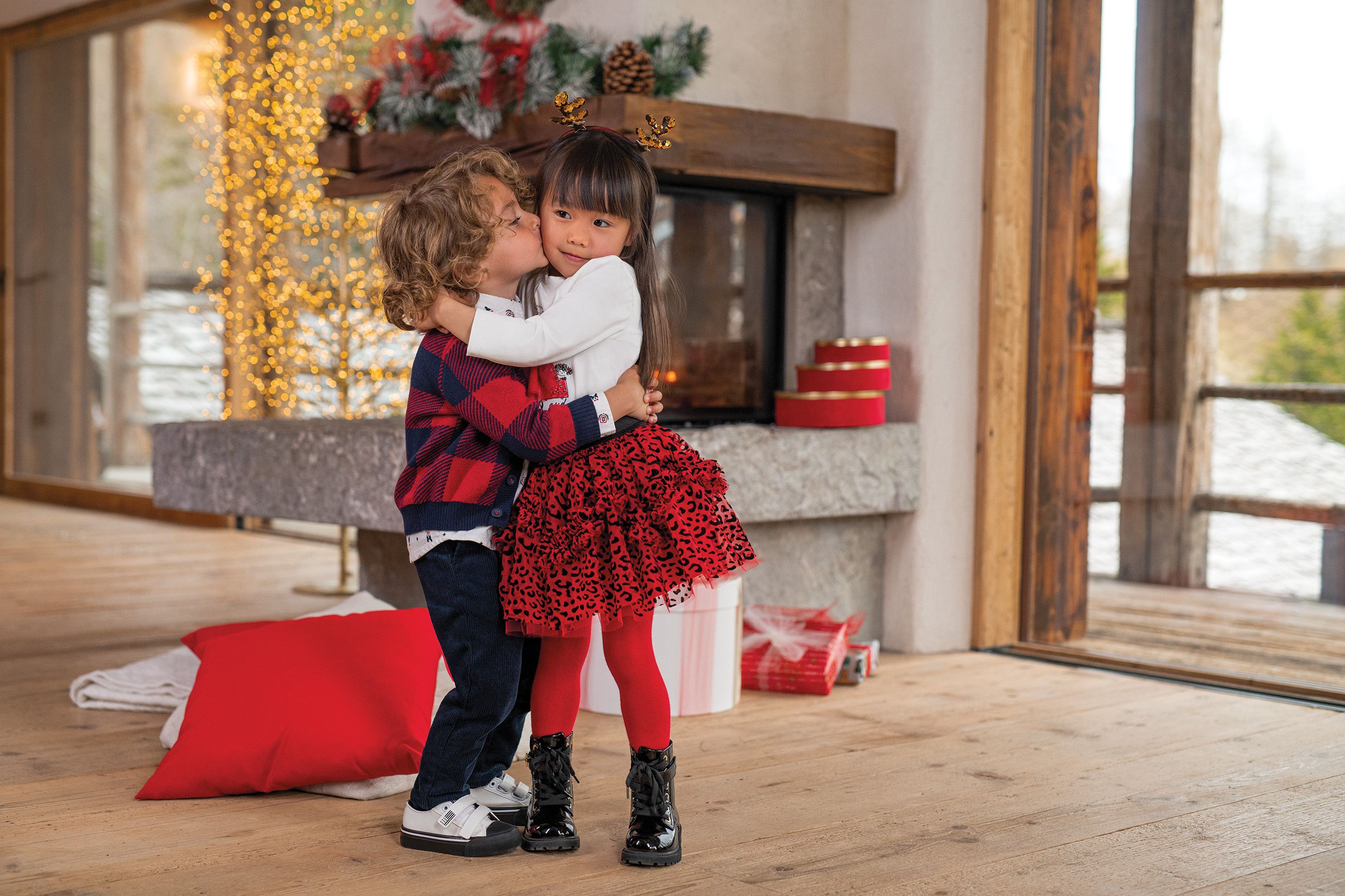 Christmas look wanted. Here are style solutions for children's festive outfits. 